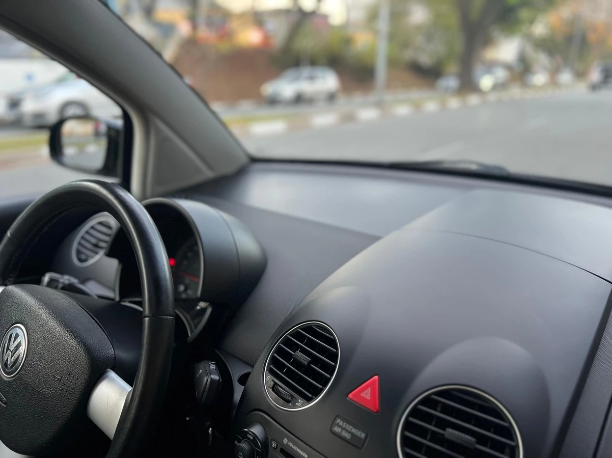 VOLKSWAGEN NEW BEETLE