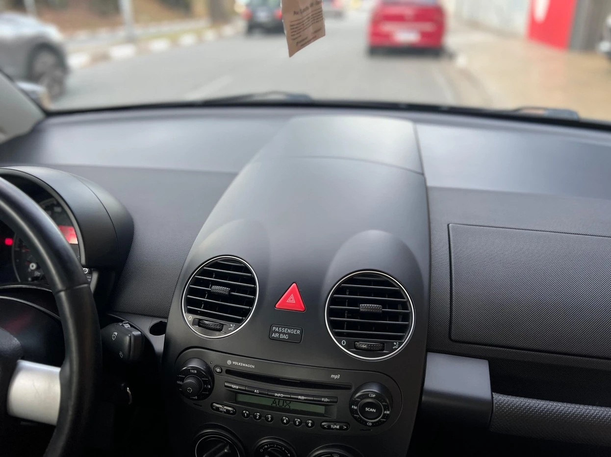 VOLKSWAGEN NEW BEETLE