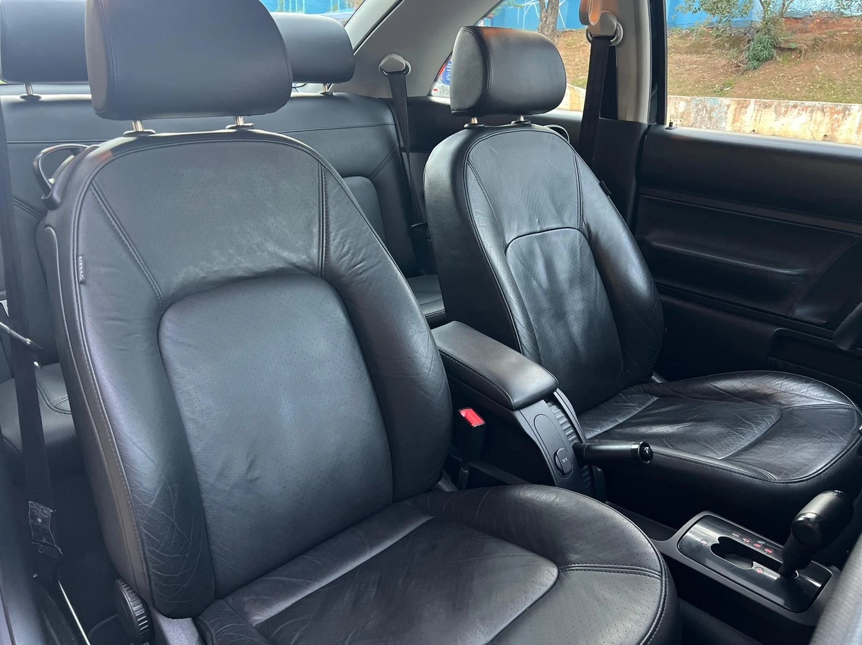 VOLKSWAGEN NEW BEETLE
