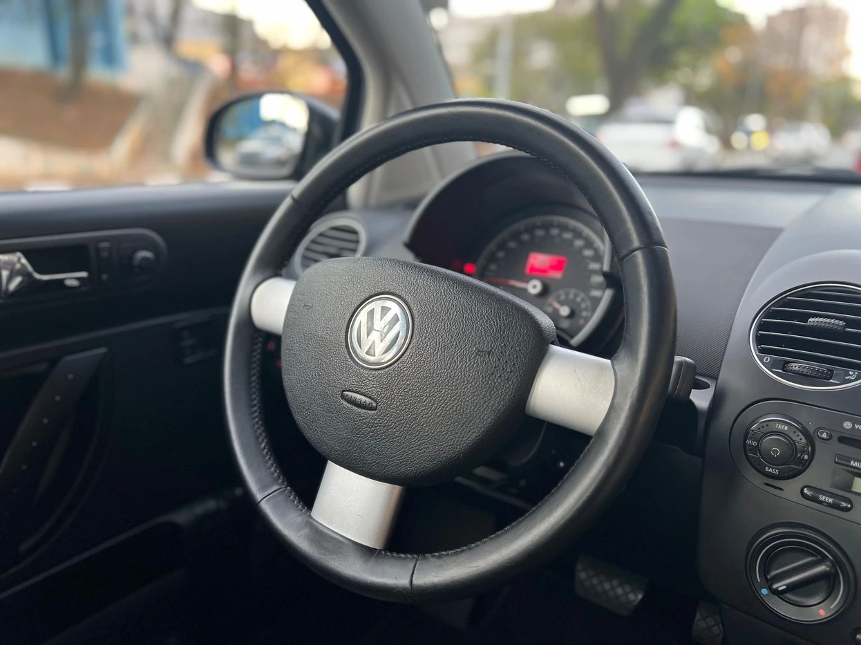 VOLKSWAGEN NEW BEETLE