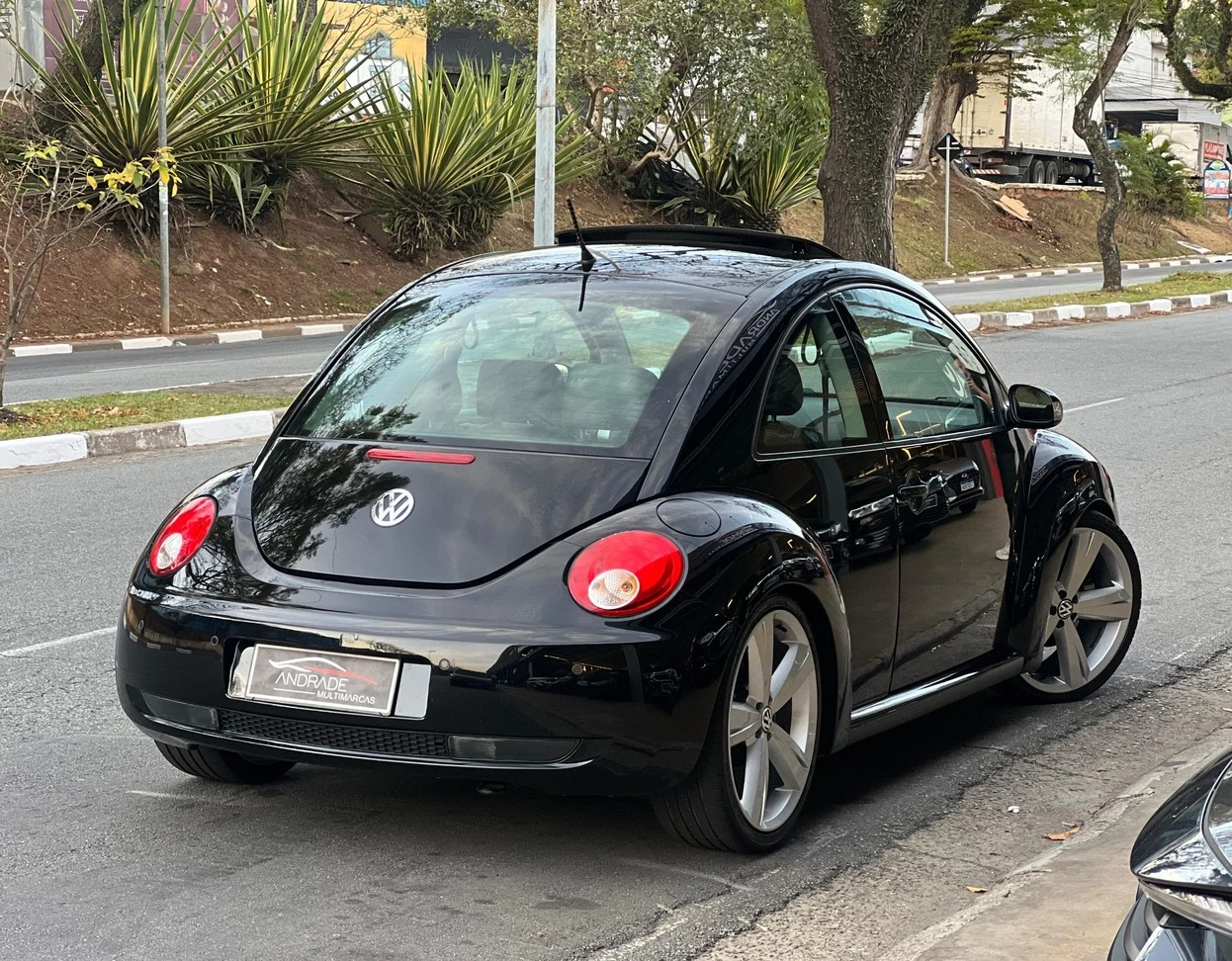 VOLKSWAGEN NEW BEETLE