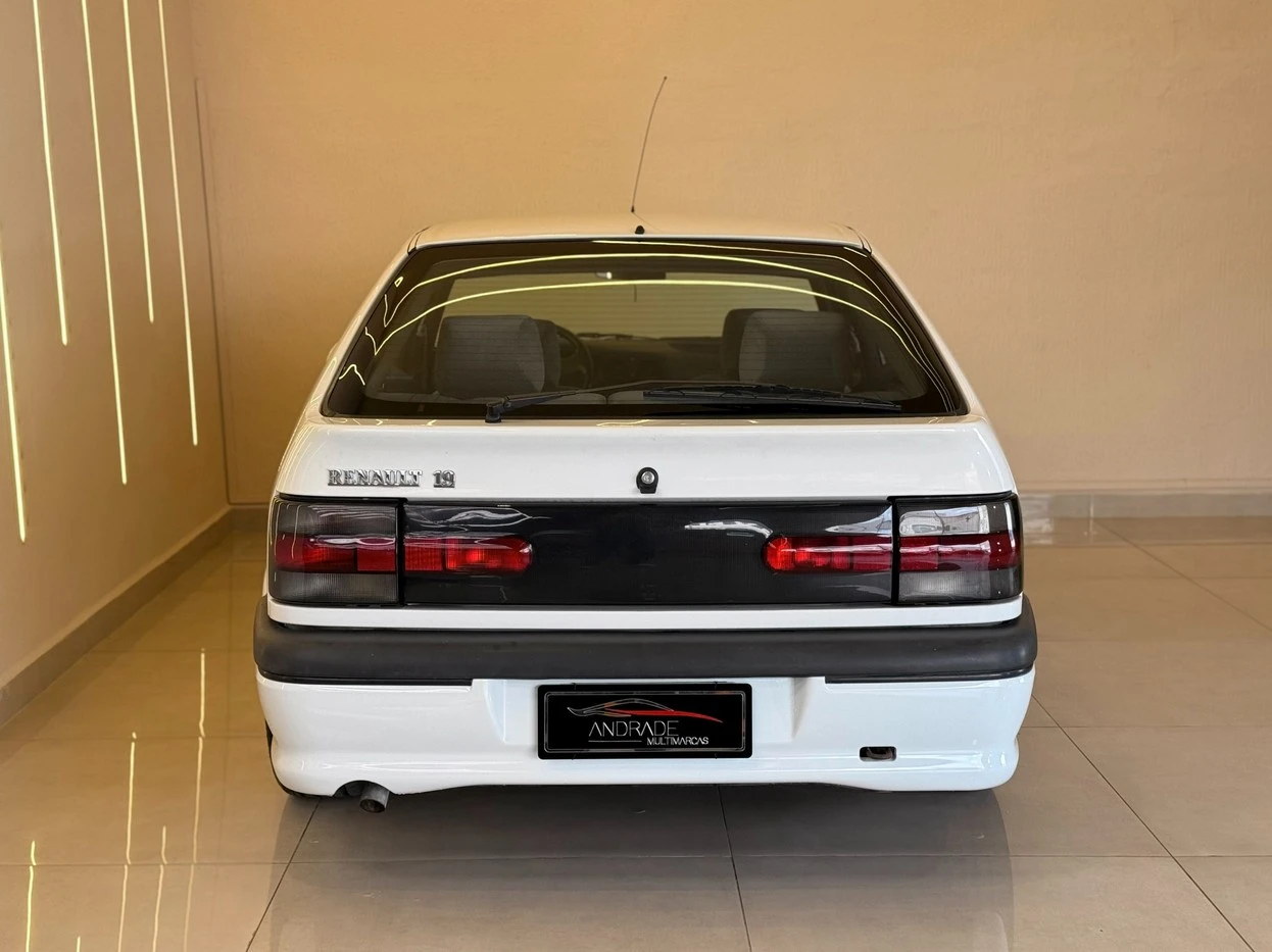 RENAULT 19