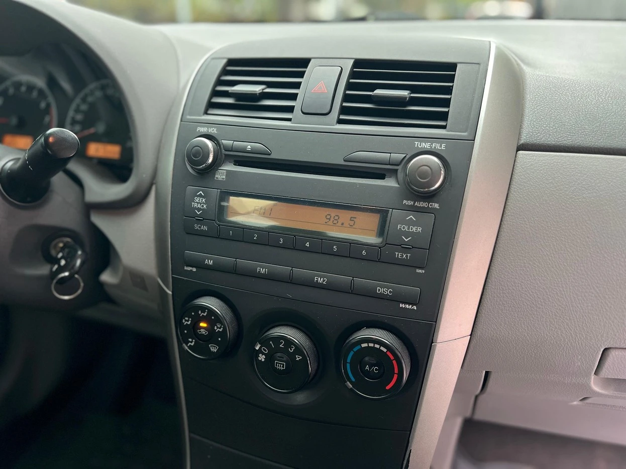 TOYOTA COROLLA
