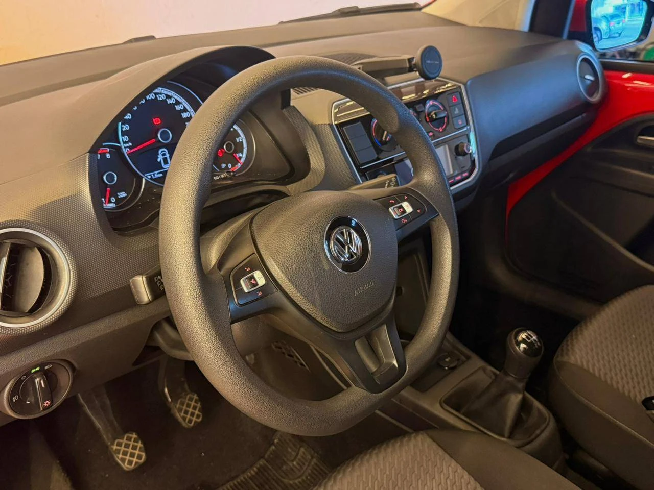 VOLKSWAGEN UP