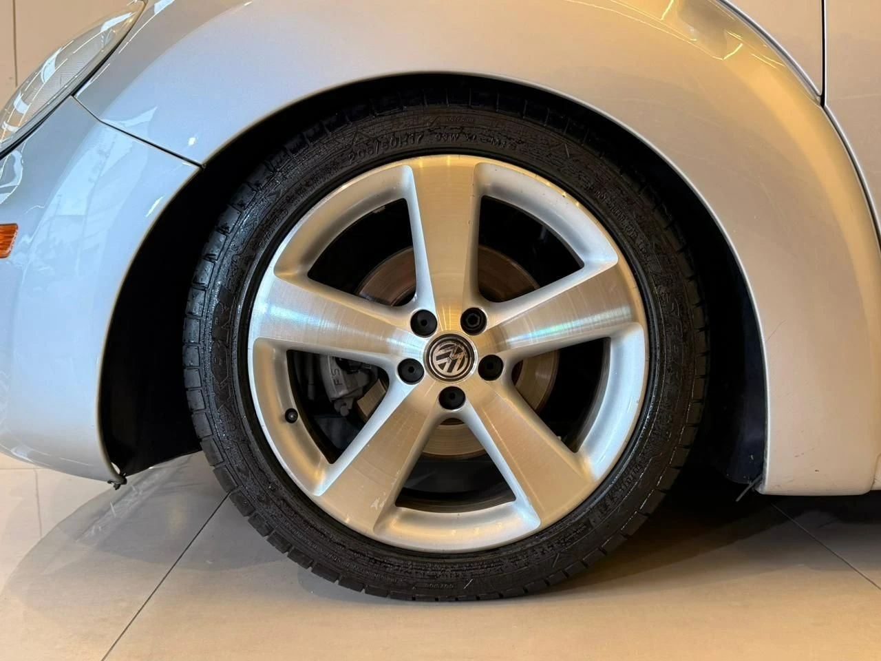 VOLKSWAGEN NEW BEETLE