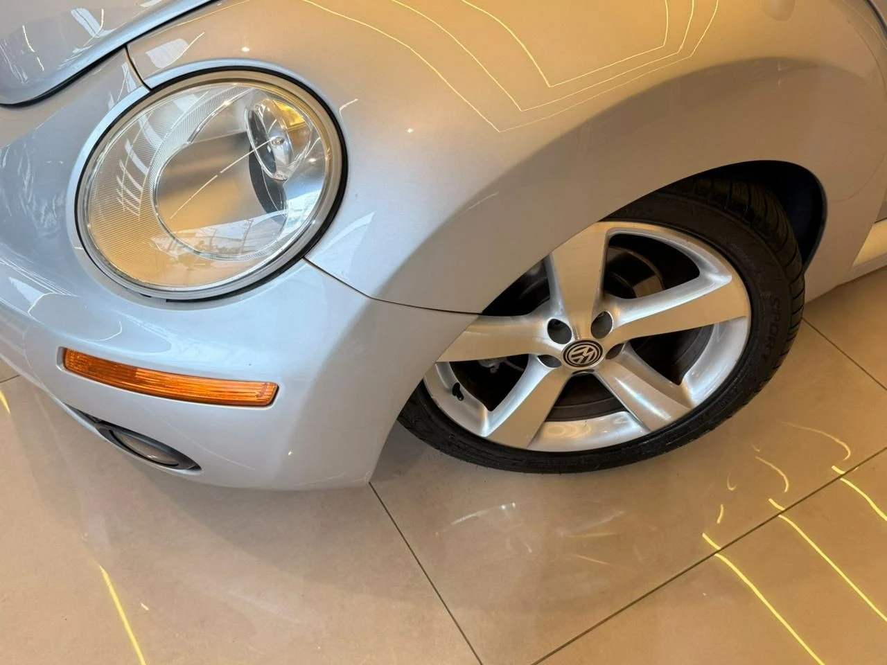 VOLKSWAGEN NEW BEETLE