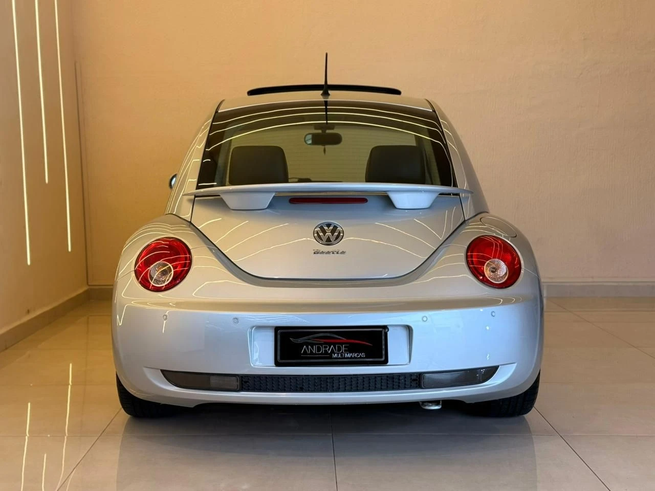 VOLKSWAGEN NEW BEETLE
