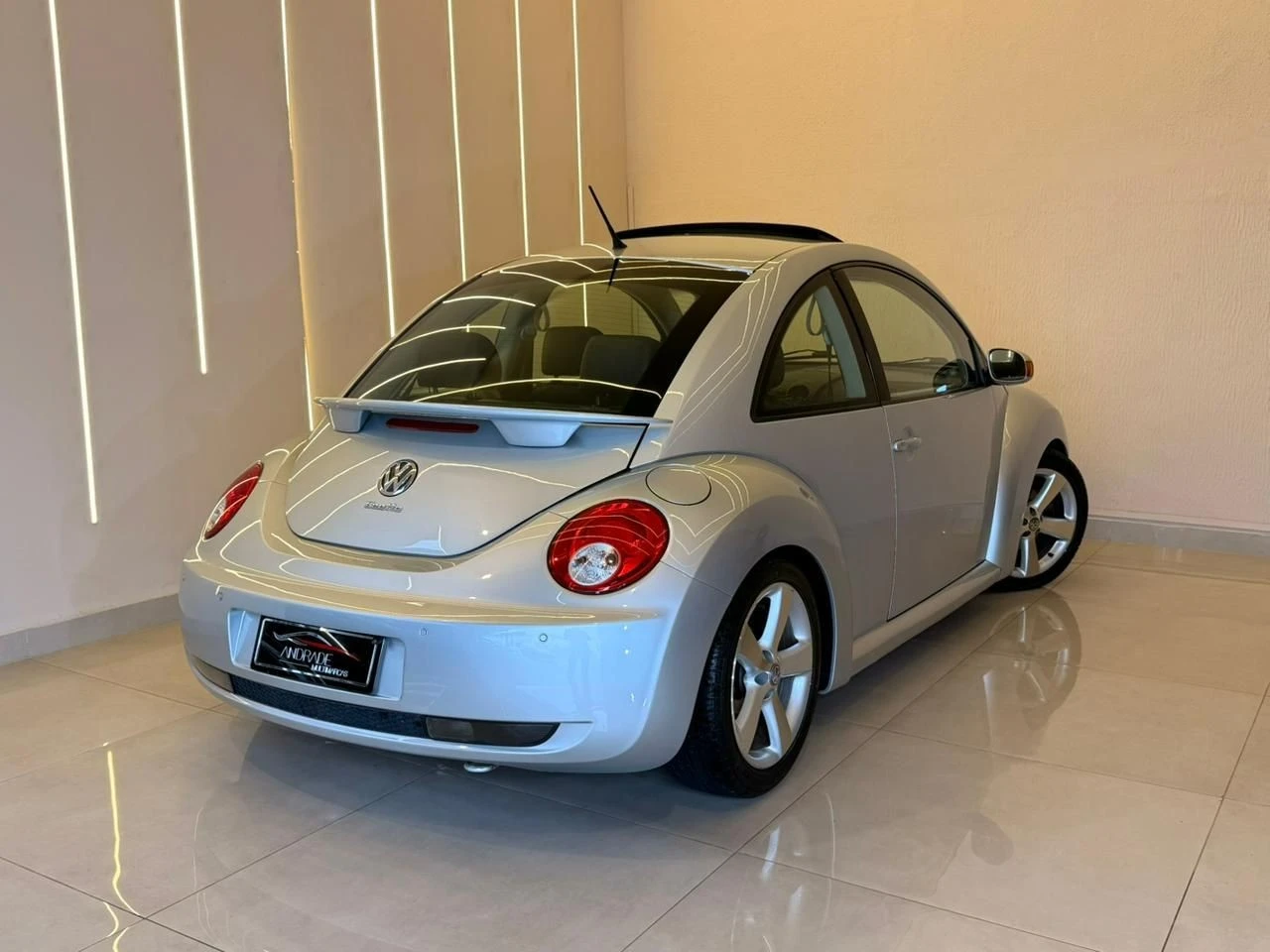 VOLKSWAGEN NEW BEETLE