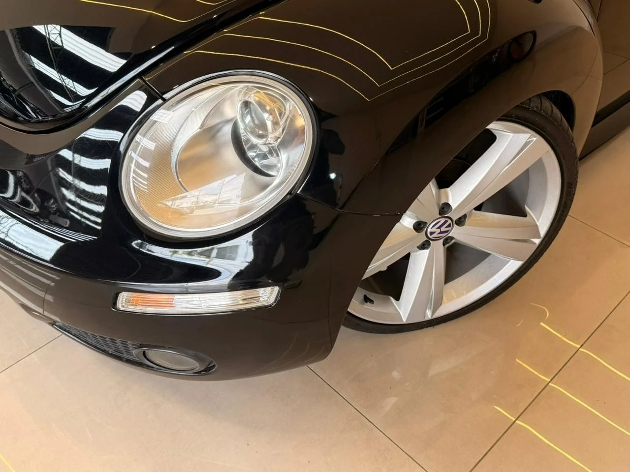 VOLKSWAGEN NEW BEETLE