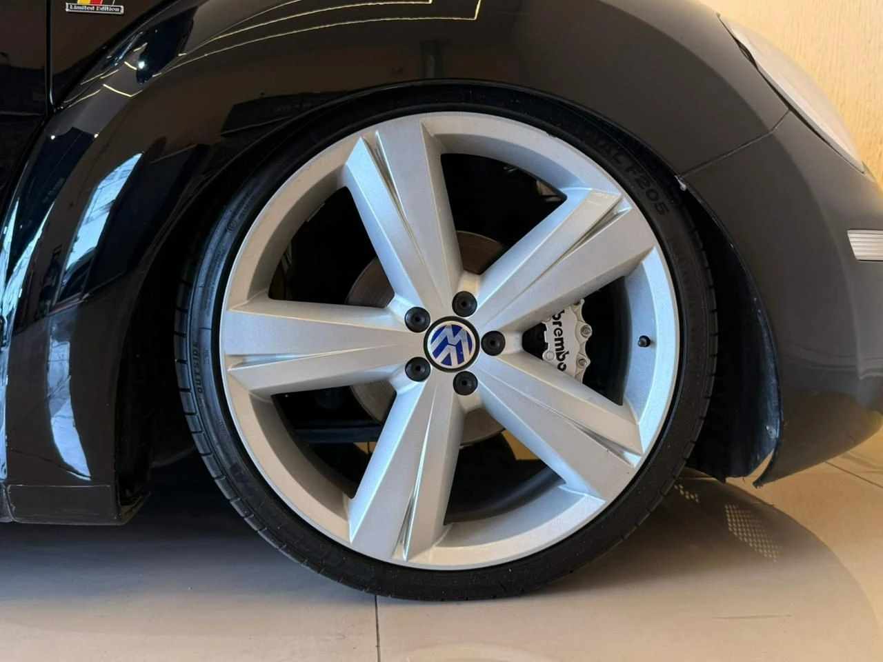 VOLKSWAGEN NEW BEETLE