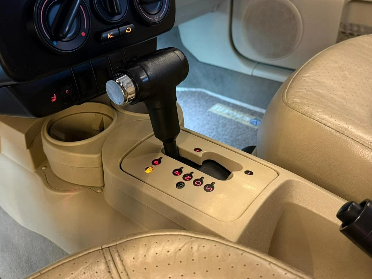 VOLKSWAGEN NEW BEETLE