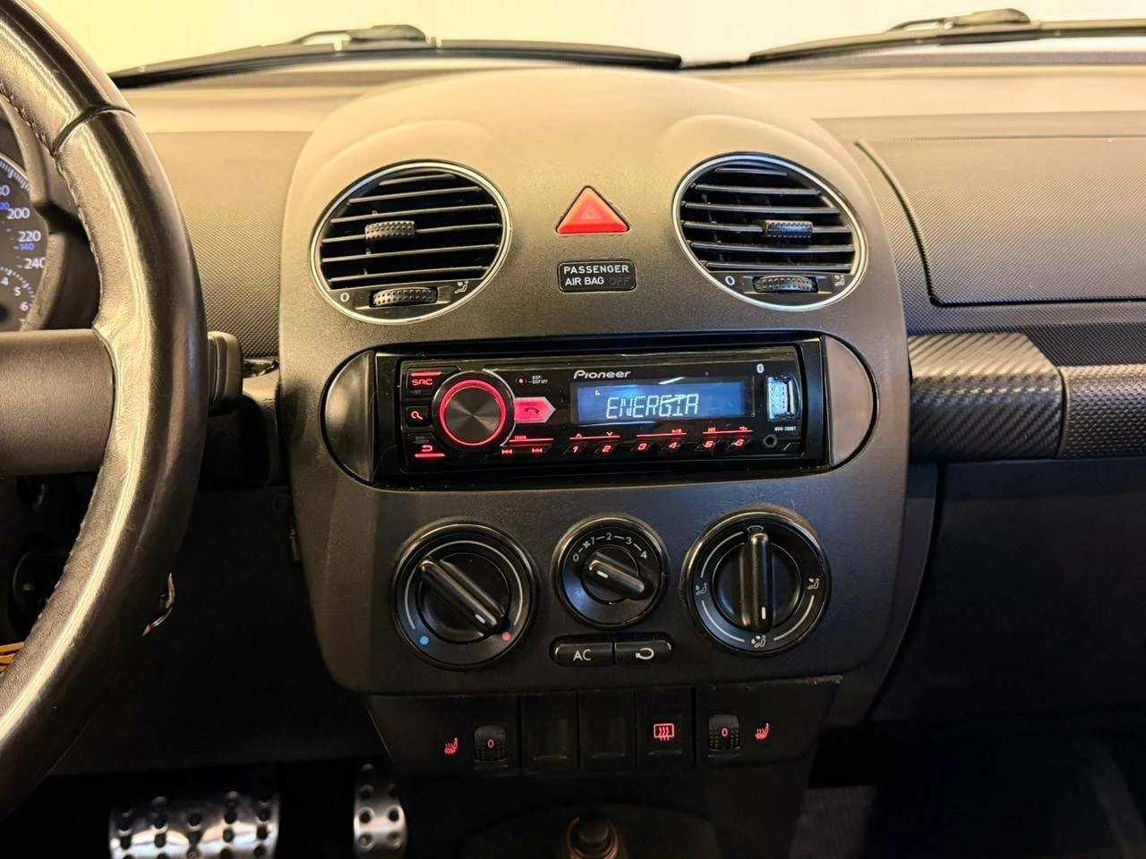 VOLKSWAGEN NEW BEETLE