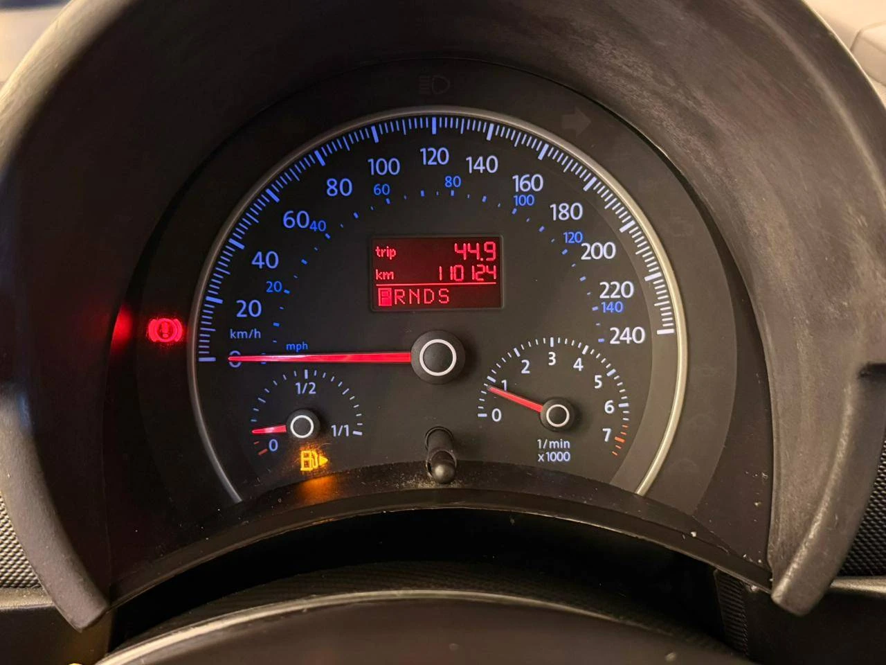 VOLKSWAGEN NEW BEETLE