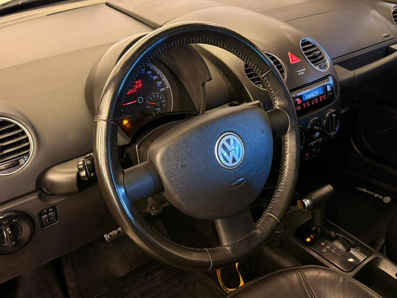 VOLKSWAGEN NEW BEETLE