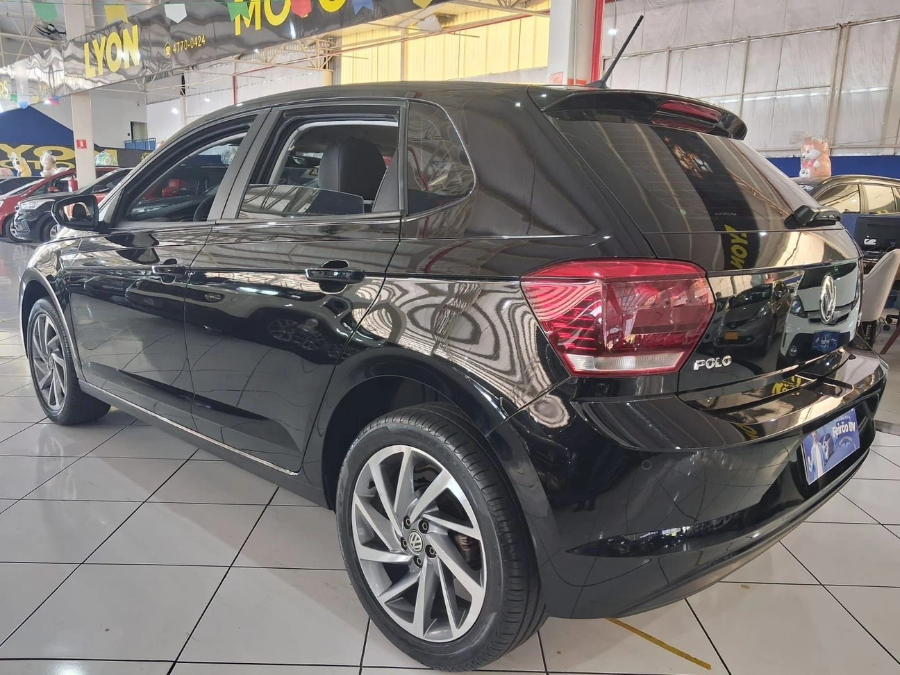VOLKSWAGEN POLO