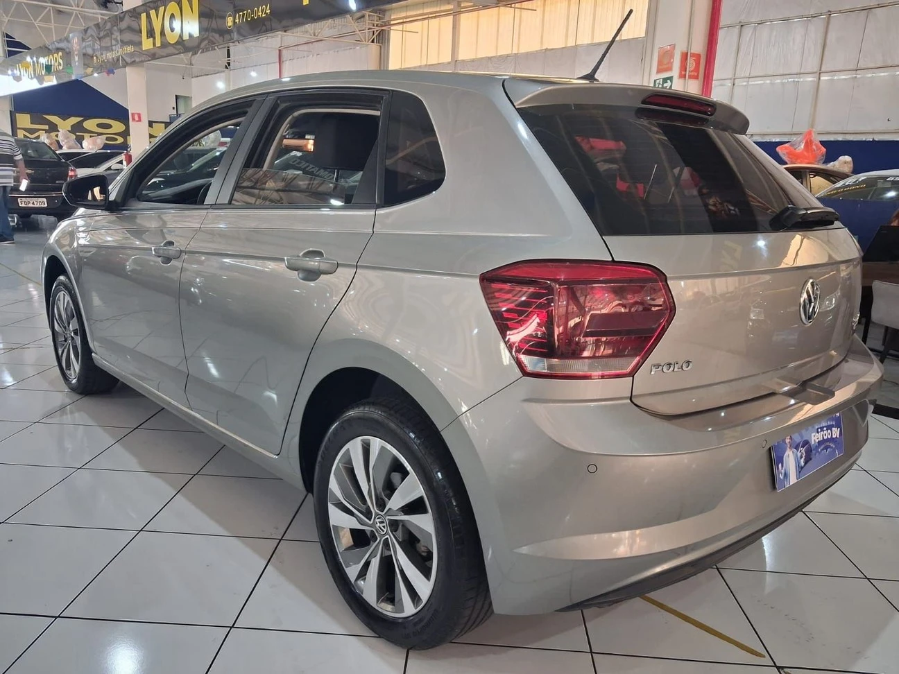 VOLKSWAGEN POLO