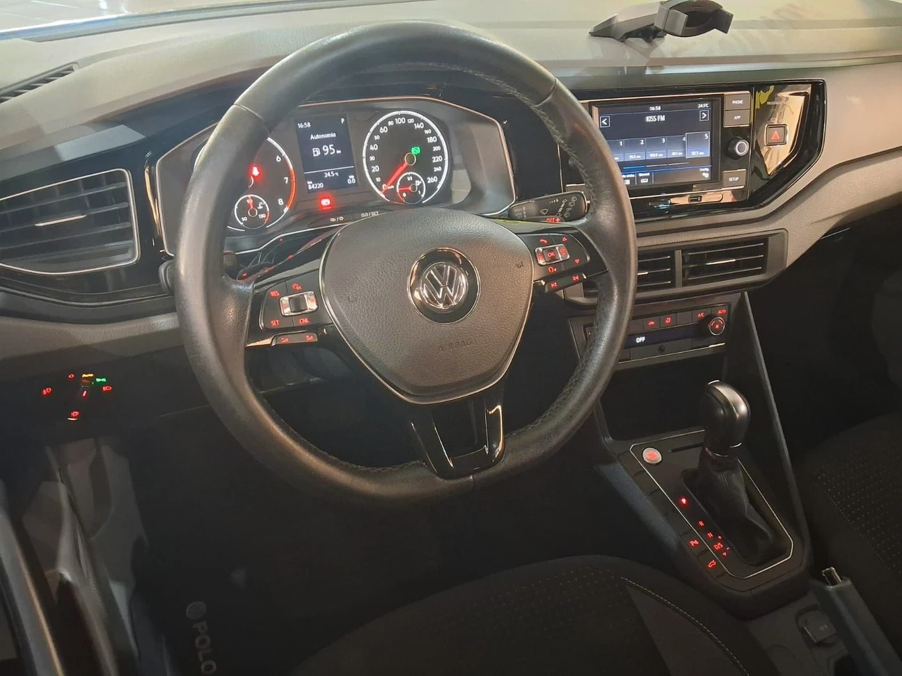 VOLKSWAGEN POLO