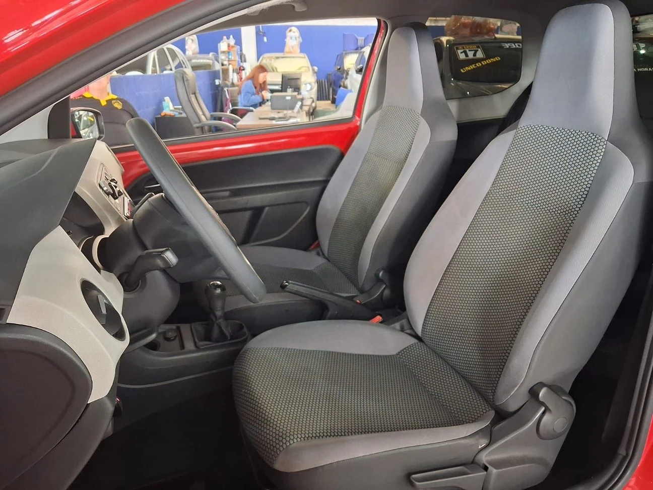VOLKSWAGEN UP