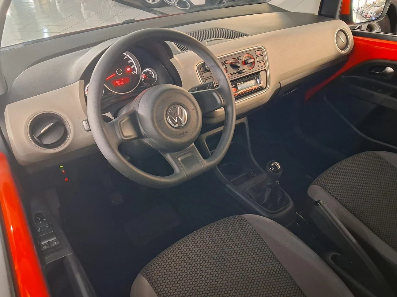 VOLKSWAGEN UP