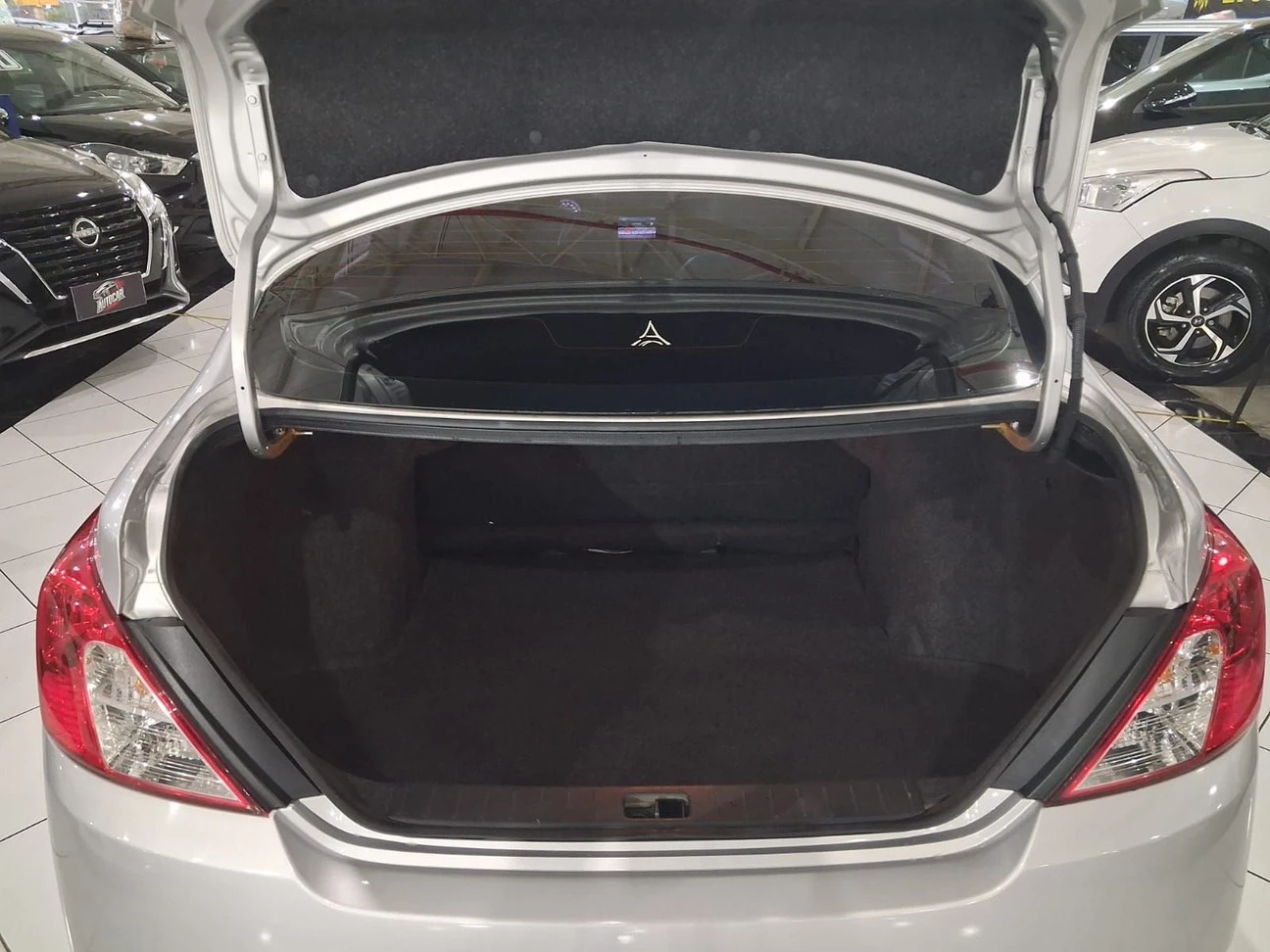 NISSAN VERSA