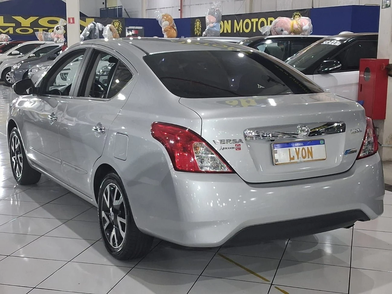 NISSAN VERSA