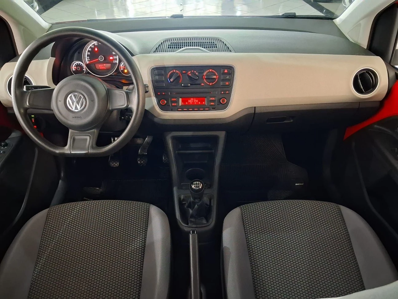 VOLKSWAGEN UP