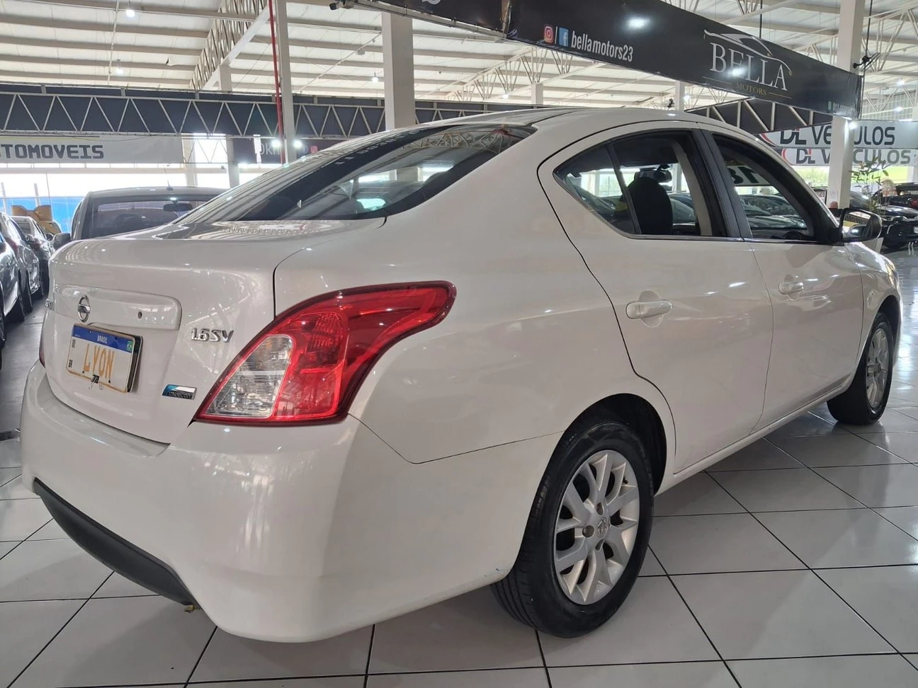 NISSAN VERSA