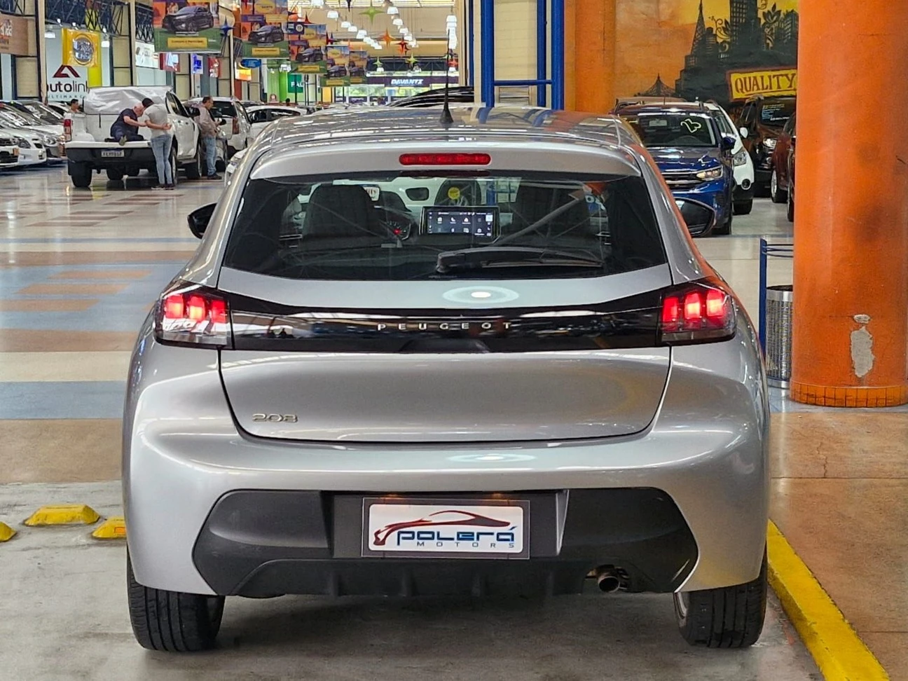PEUGEOT 208