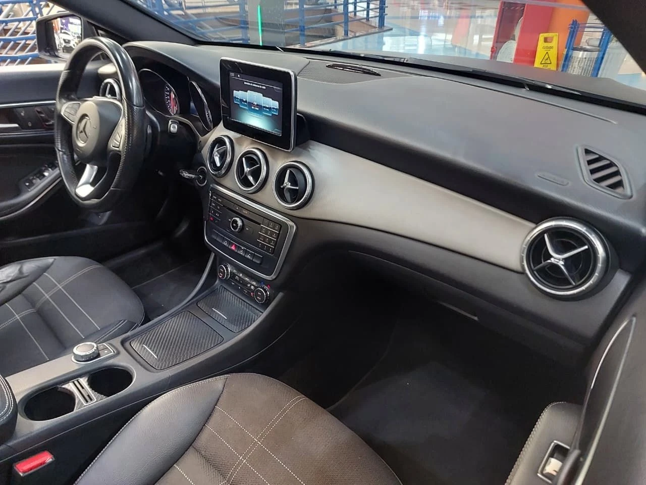 MERCEDES-BENZ CLA 200