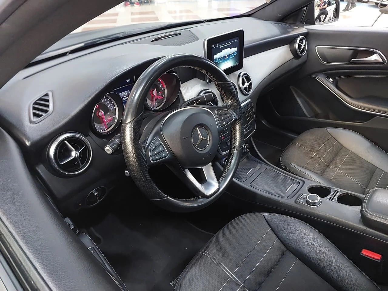 MERCEDES-BENZ CLA 200