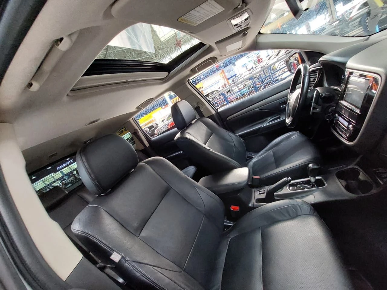 MITSUBISHI OUTLANDER