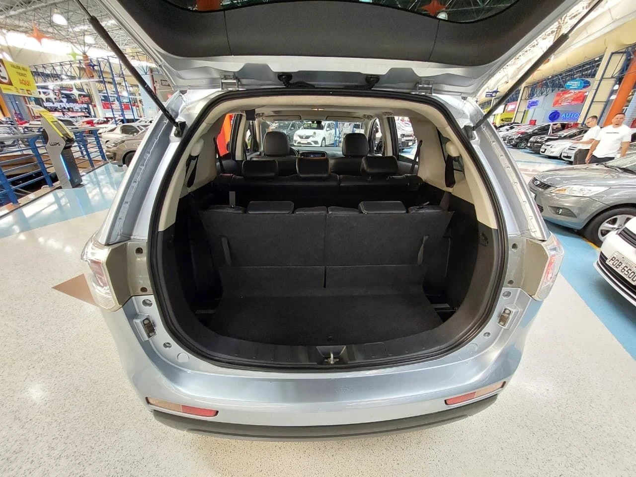 MITSUBISHI OUTLANDER