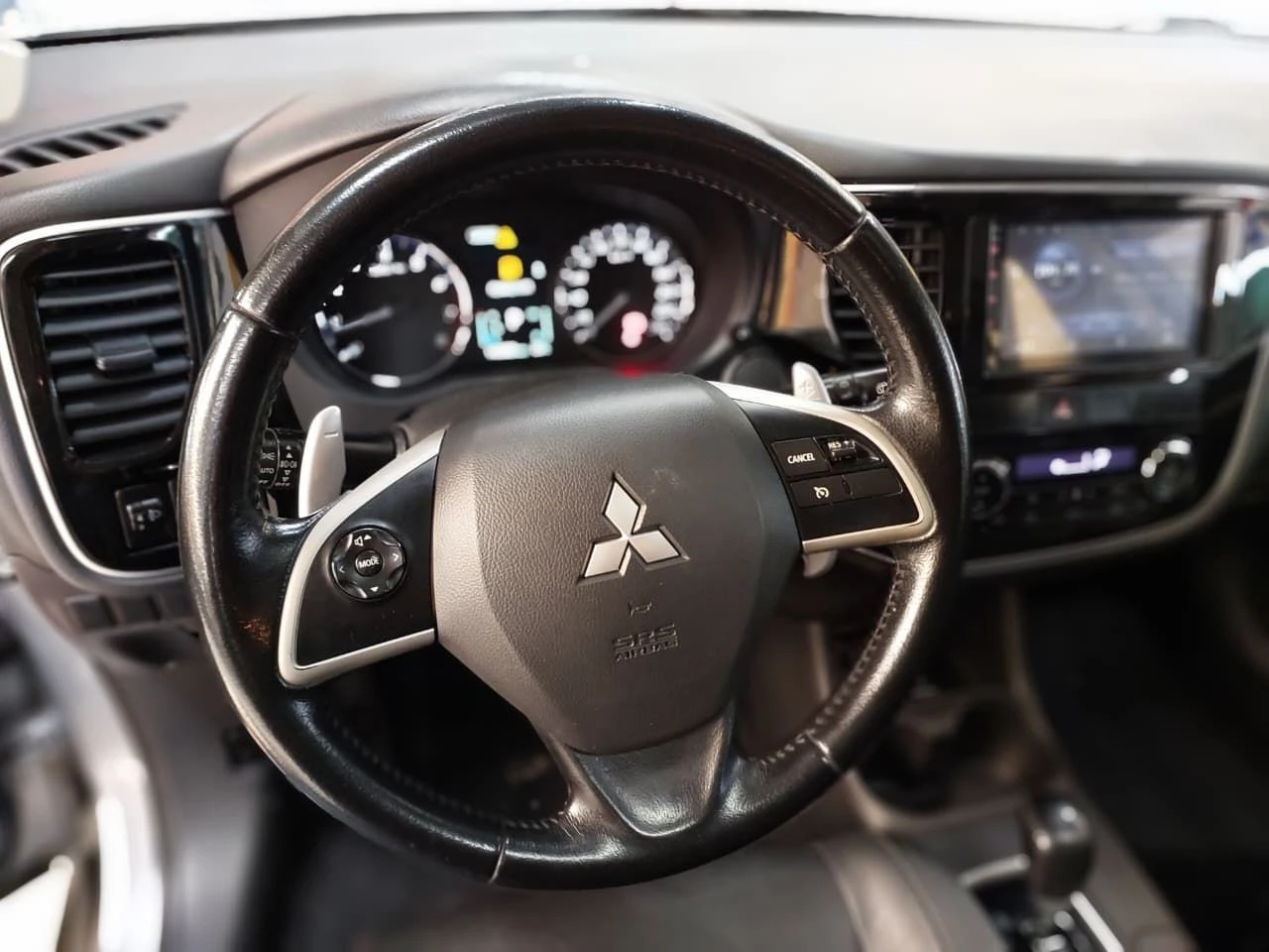 MITSUBISHI OUTLANDER