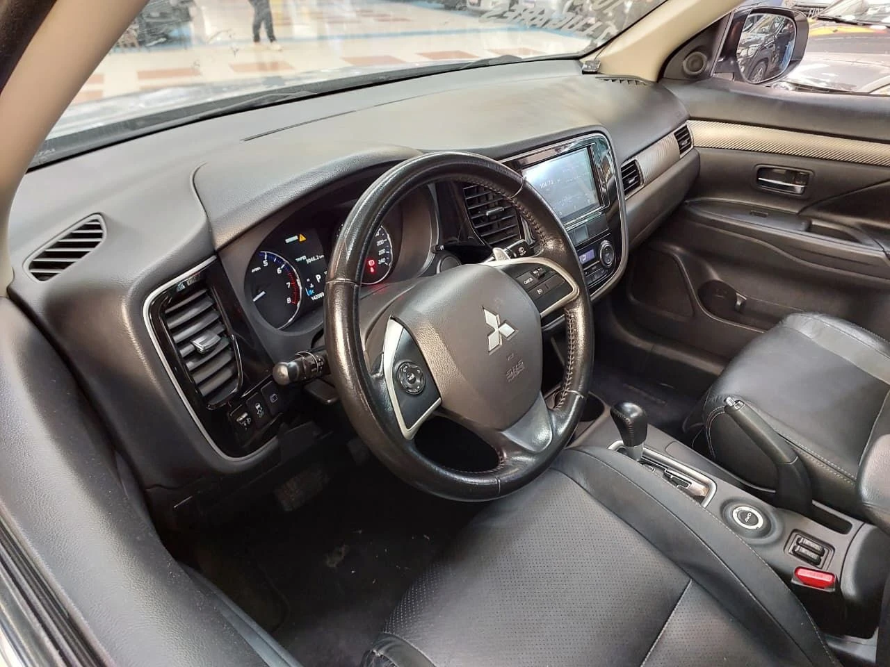 MITSUBISHI OUTLANDER