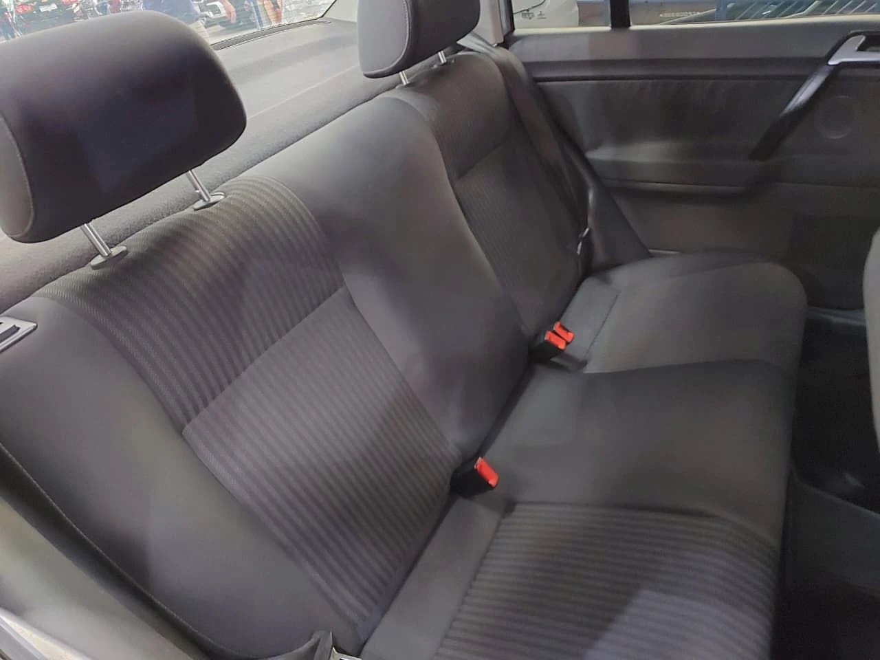 VOLKSWAGEN POLO SEDAN