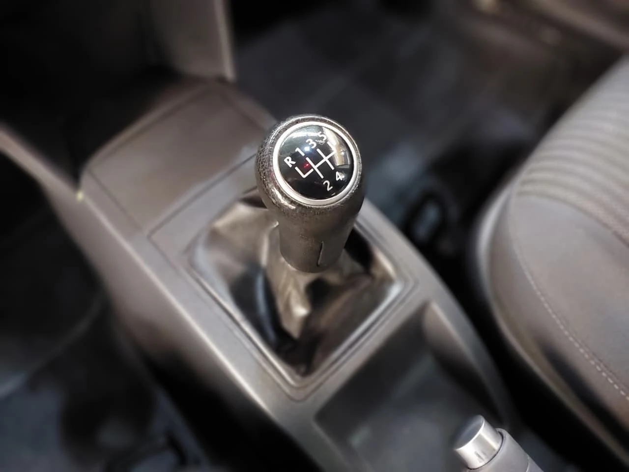 VOLKSWAGEN POLO SEDAN