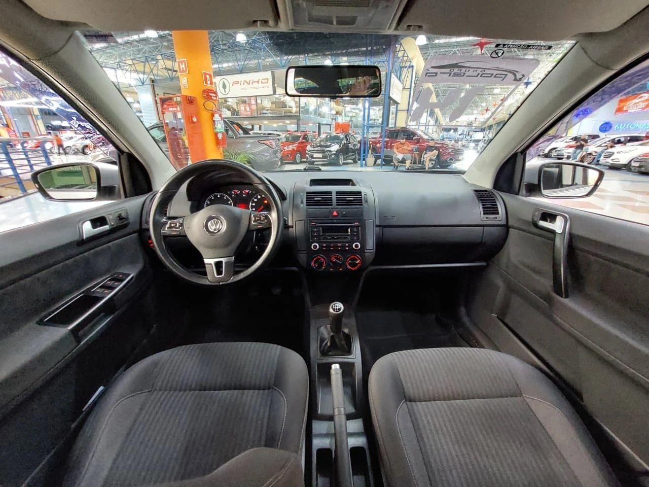 VOLKSWAGEN POLO SEDAN