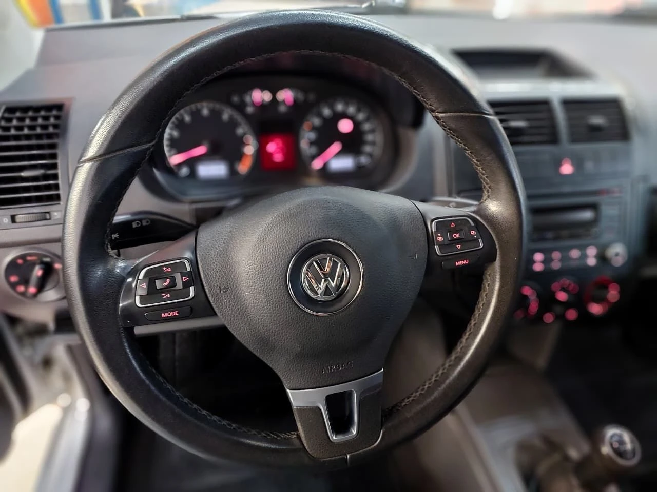 VOLKSWAGEN POLO SEDAN