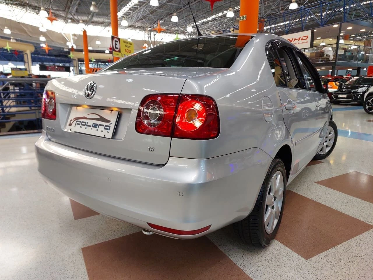 VOLKSWAGEN POLO SEDAN