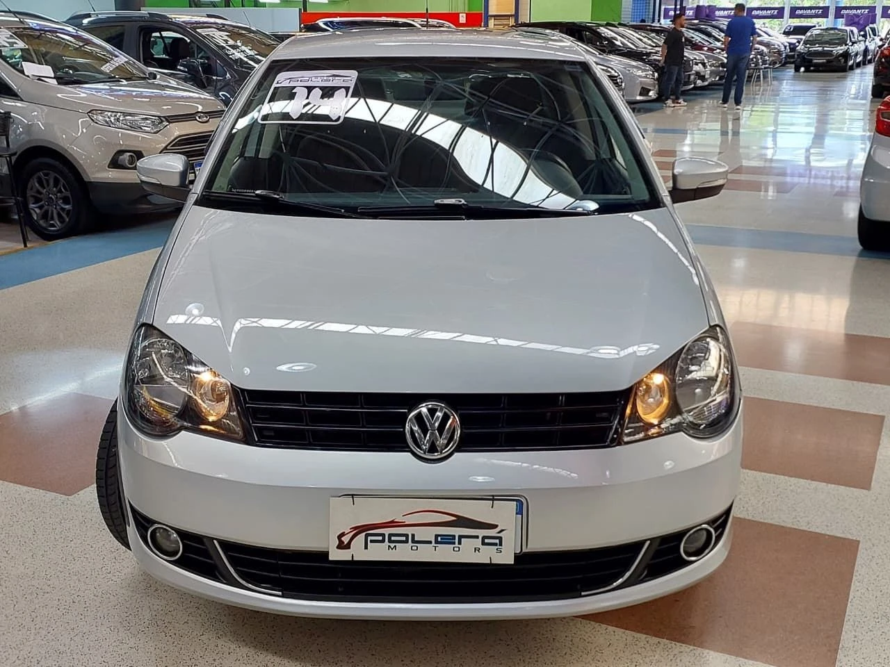 VOLKSWAGEN POLO SEDAN