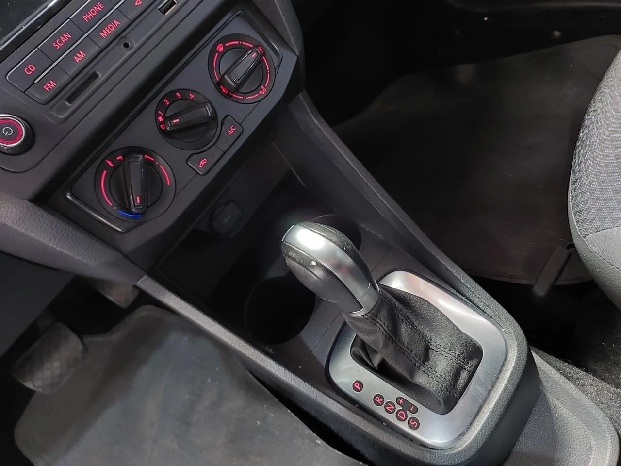 VOLKSWAGEN VOYAGE