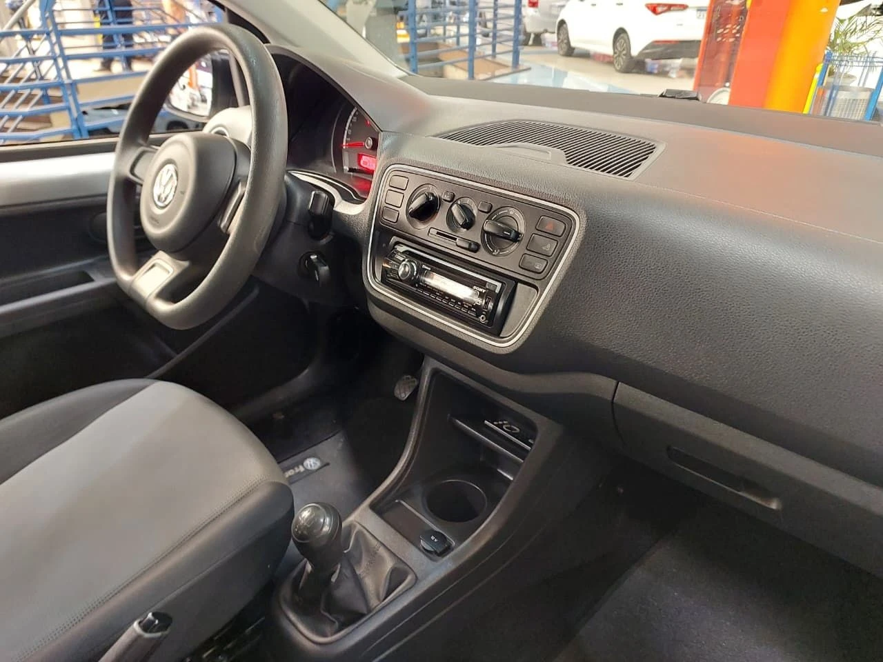 VOLKSWAGEN UP