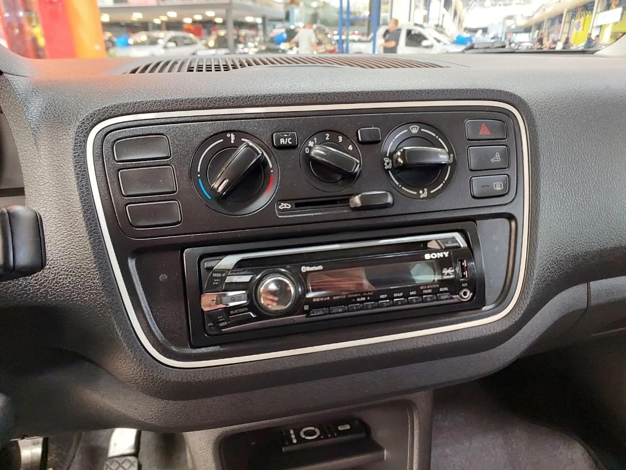 VOLKSWAGEN UP