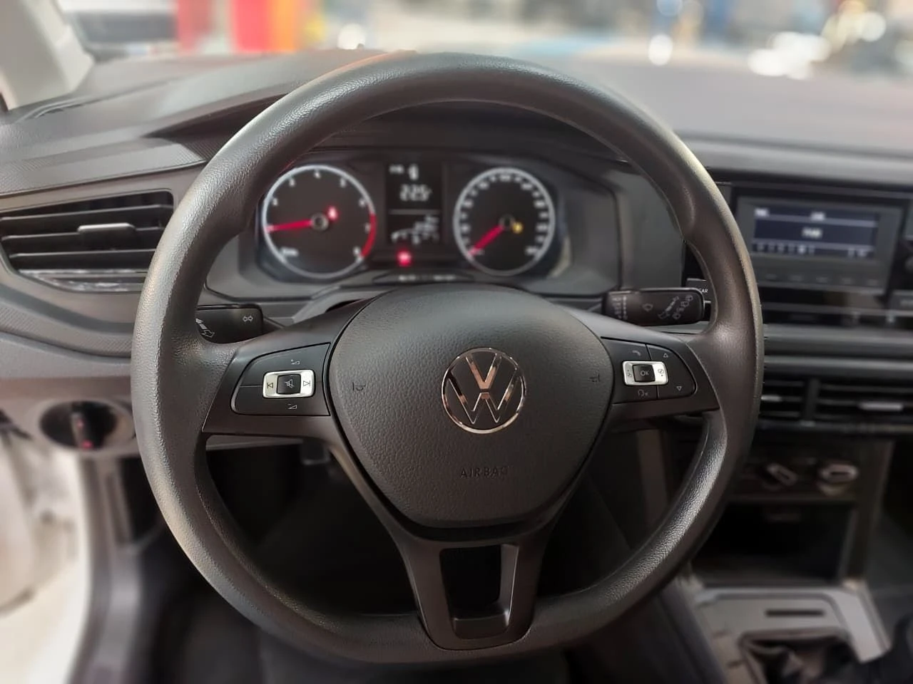 VOLKSWAGEN POLO