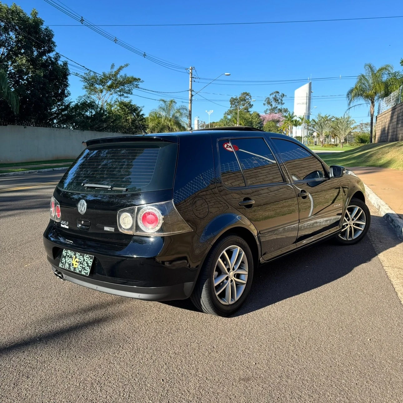 VOLKSWAGEN GOLF