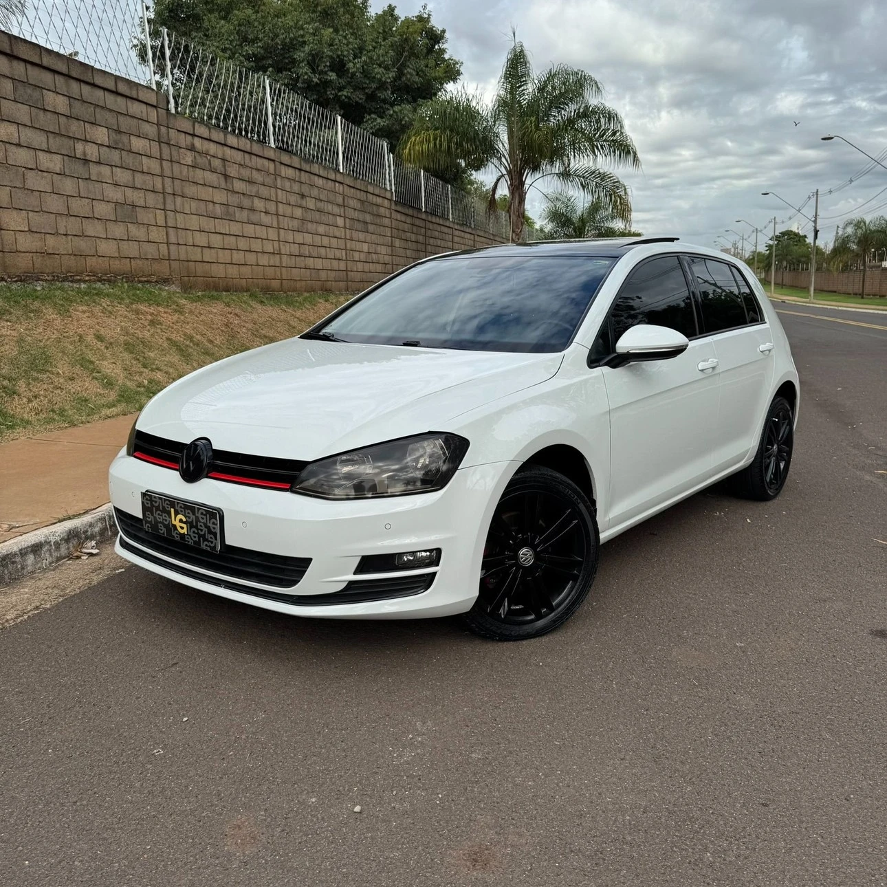 VOLKSWAGEN GOLF