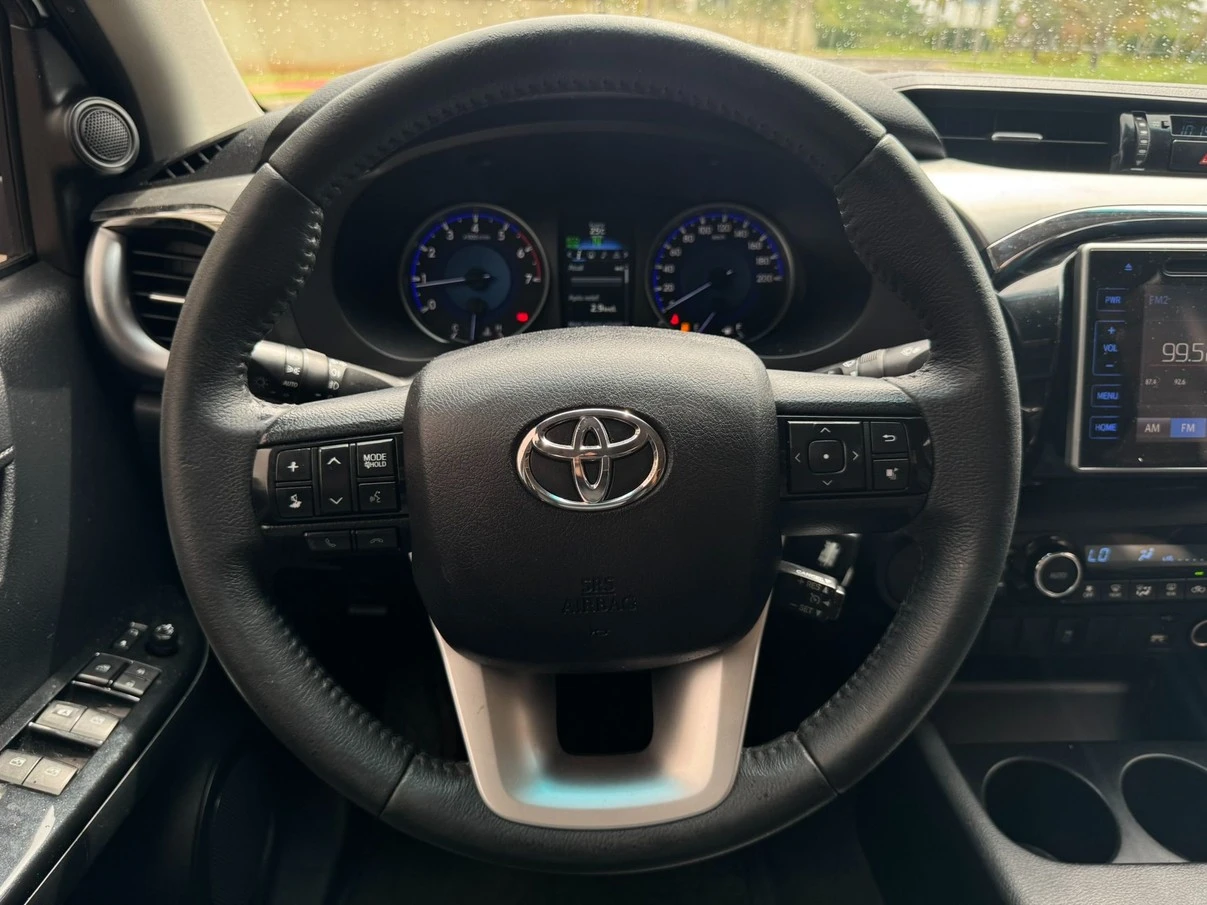 TOYOTA HILUX