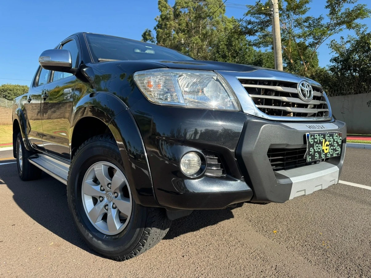 TOYOTA HILUX