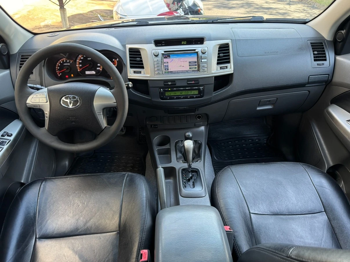 TOYOTA HILUX