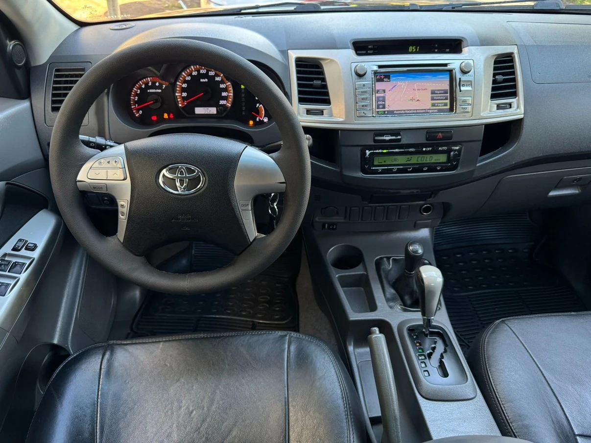 TOYOTA HILUX